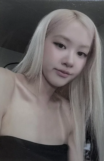 ROSÉ - ‘rosie’ YG Pre-Order Benefit Photocards