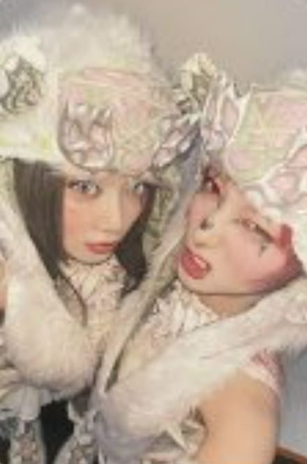 XG - 'AWE' Pre-Order Benefit Trading Photocard